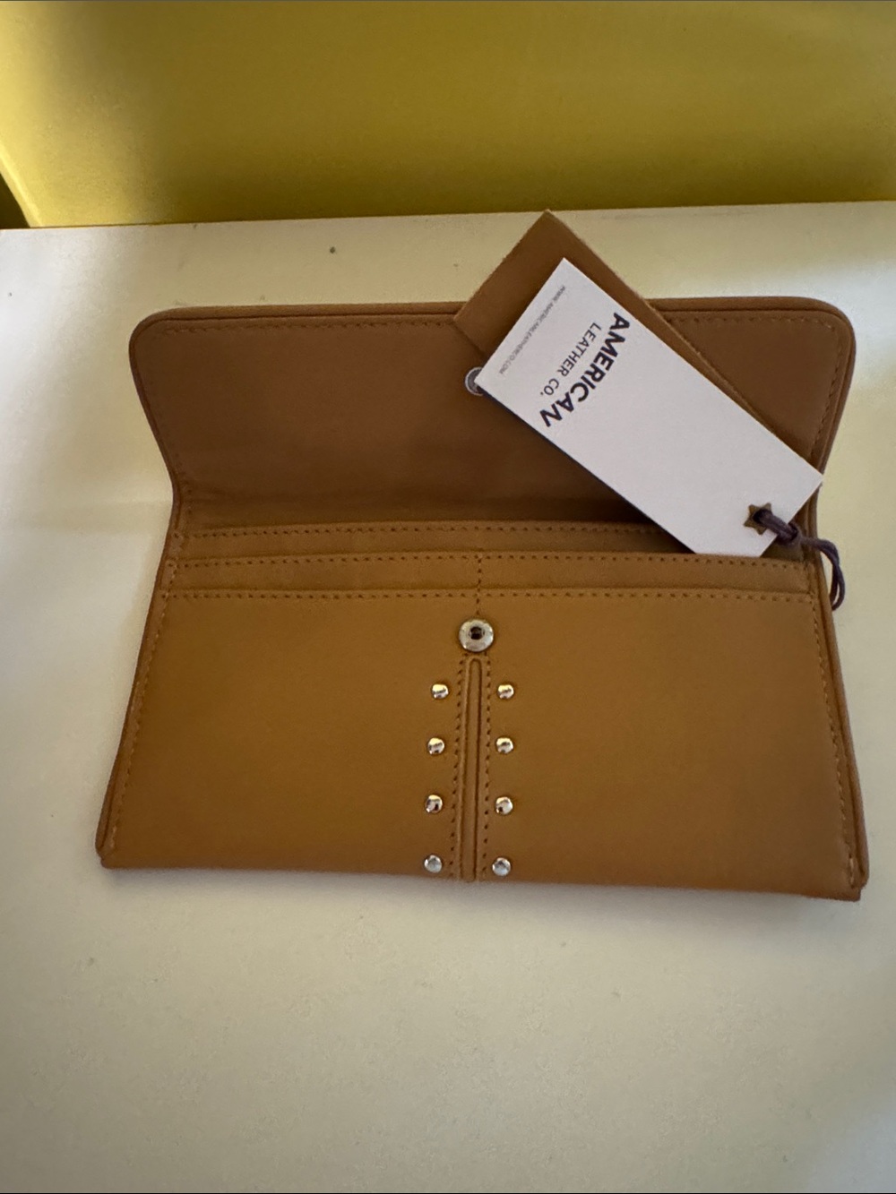 NWT American Leather bifold wallet. - Picture 3 of 4